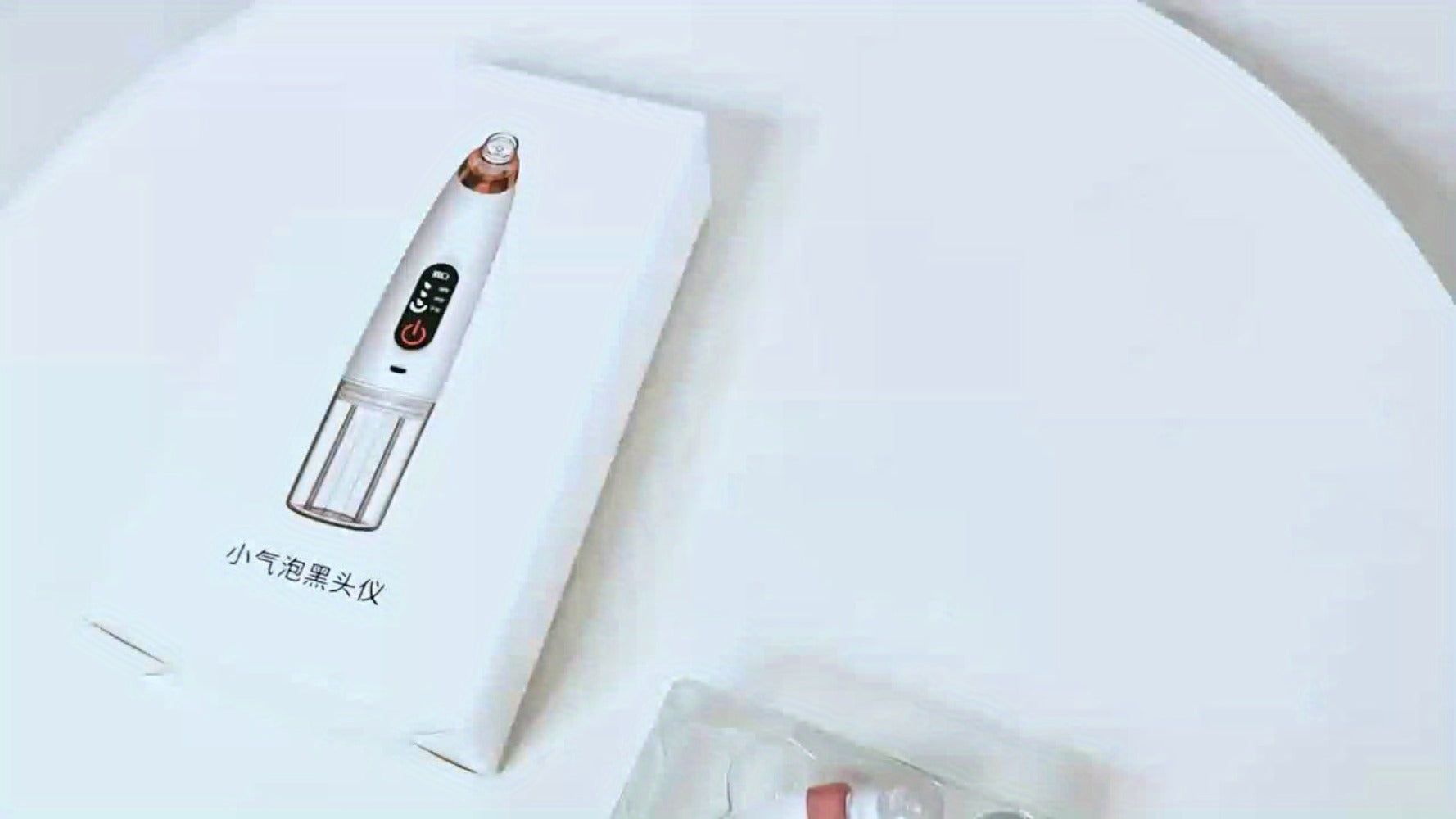 Rechargeable Blackhead Remover & Pore Cleanser Kit - USB Charging, Ergonomic Design with 3 Intensity Settings, Includes Multiple Nozzle Attachments, Ideal Skincare Gift for Enthusiasts