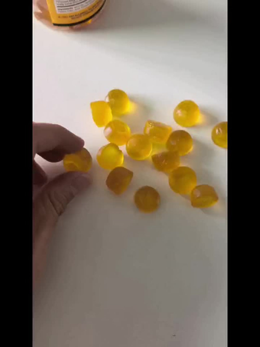 1 Bottle Containing 60pcs High Quality Turmeric Gummies It Contains High Quality Turmeric Black Pepper And Mint It Is A Turmeric Supplement with High Absorption Beneficial for Health