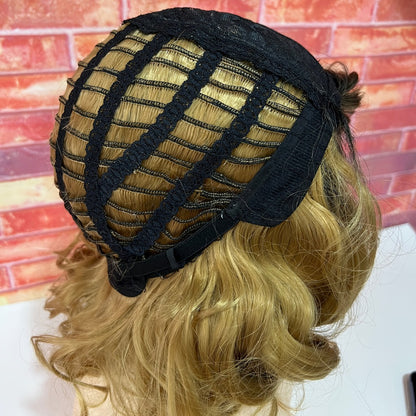 Ombre Blonde Wave Bob Wig Synthetic Hair Dark Roots Curly Wavy 12 Inch Beginner Friendly Wig for Women Halloween Christmas Party Cosplay