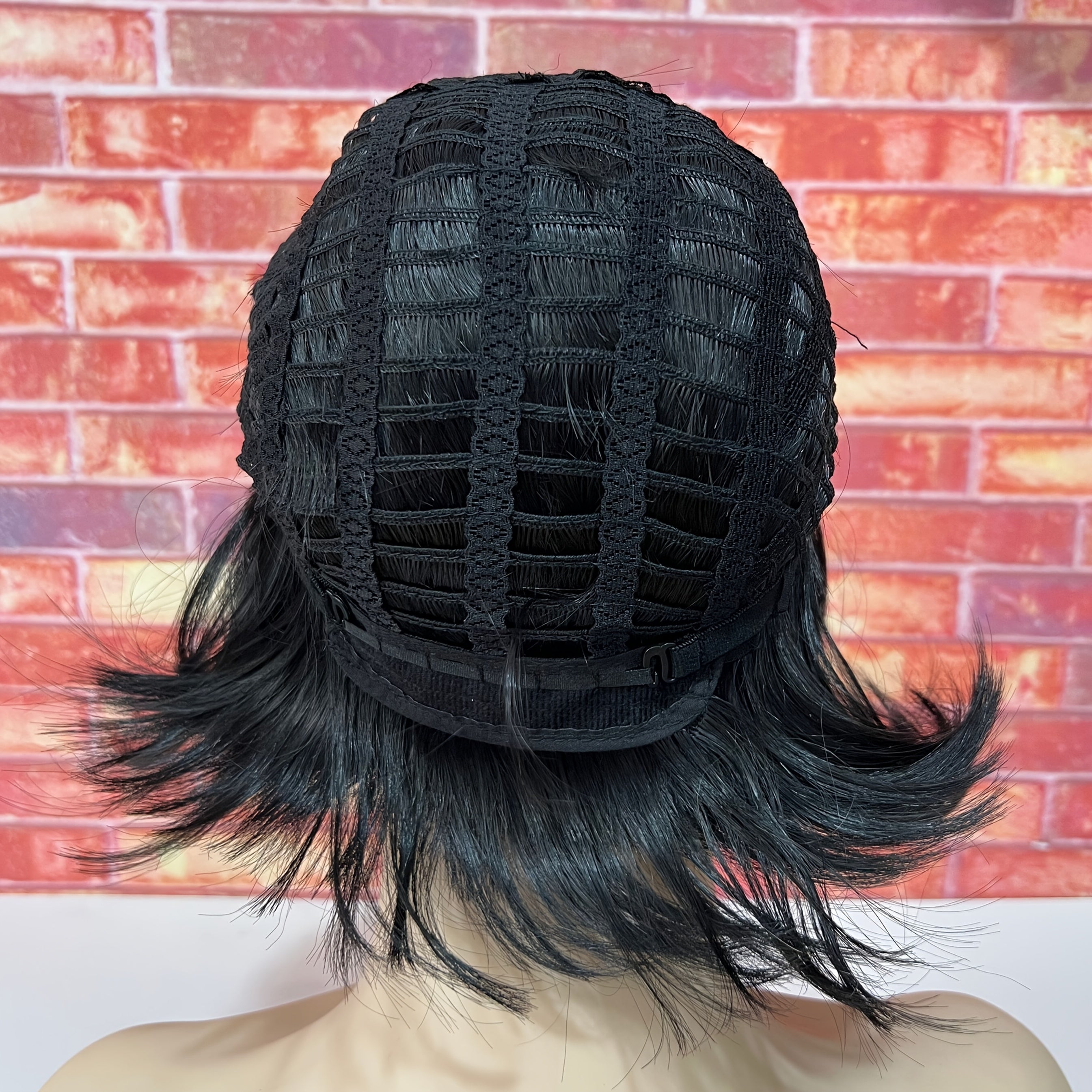 A Synthetic Wig for Women Featuring Short, Straight Hair in Brown And Black, Perfect for Summer. This Easy-To-Wear Wig Is Ideal for Beginners