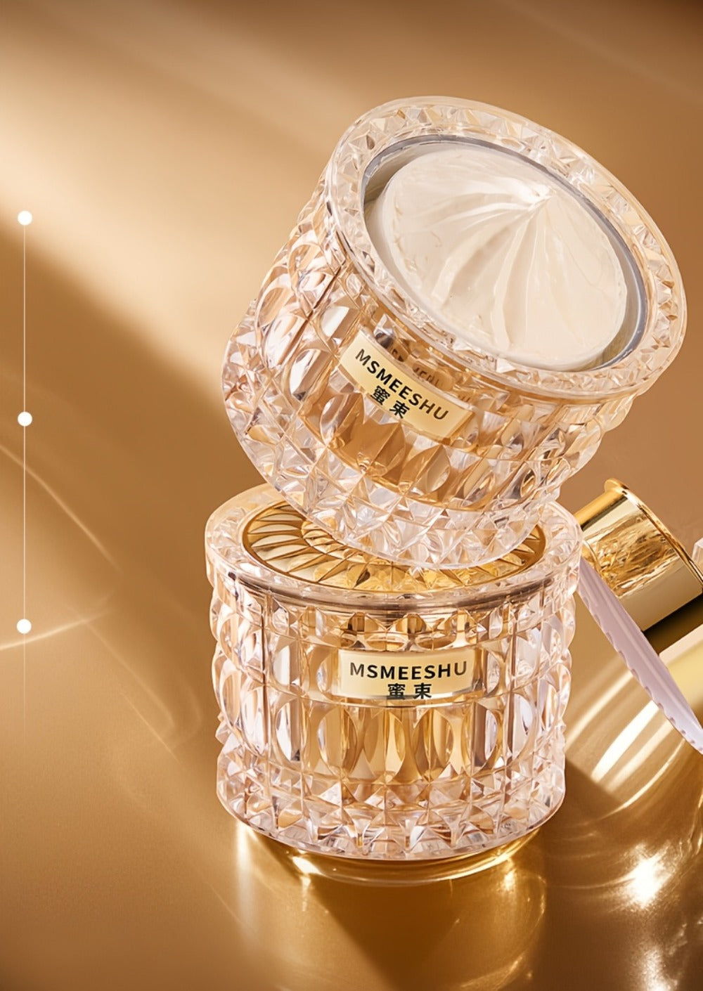 A Beauty-Enhancing Firming Cream That Provides Deep Hydration, Enriched with Collagen, Ginseng, Reishi Mushroom, Milk, Pearls, And Allantoin. It Brightens The Skin And Signs of Aging, Suitable for Both Men And Women, Making It a Perfect Holiday Gift