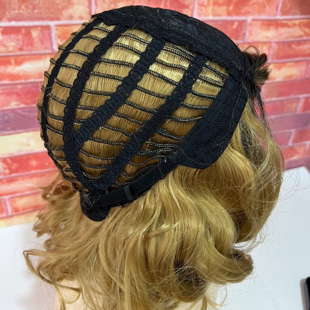 Local Warehouse Wigs for Women Ombre Blonde Wave Wigs with Dark Roots Synthetic Wave Bob Wig for Women Synthetic Curly Haircut Wig Trendy Style Wigs for Halloween Christmas Party Easy-to-Wear Beginner Friendly