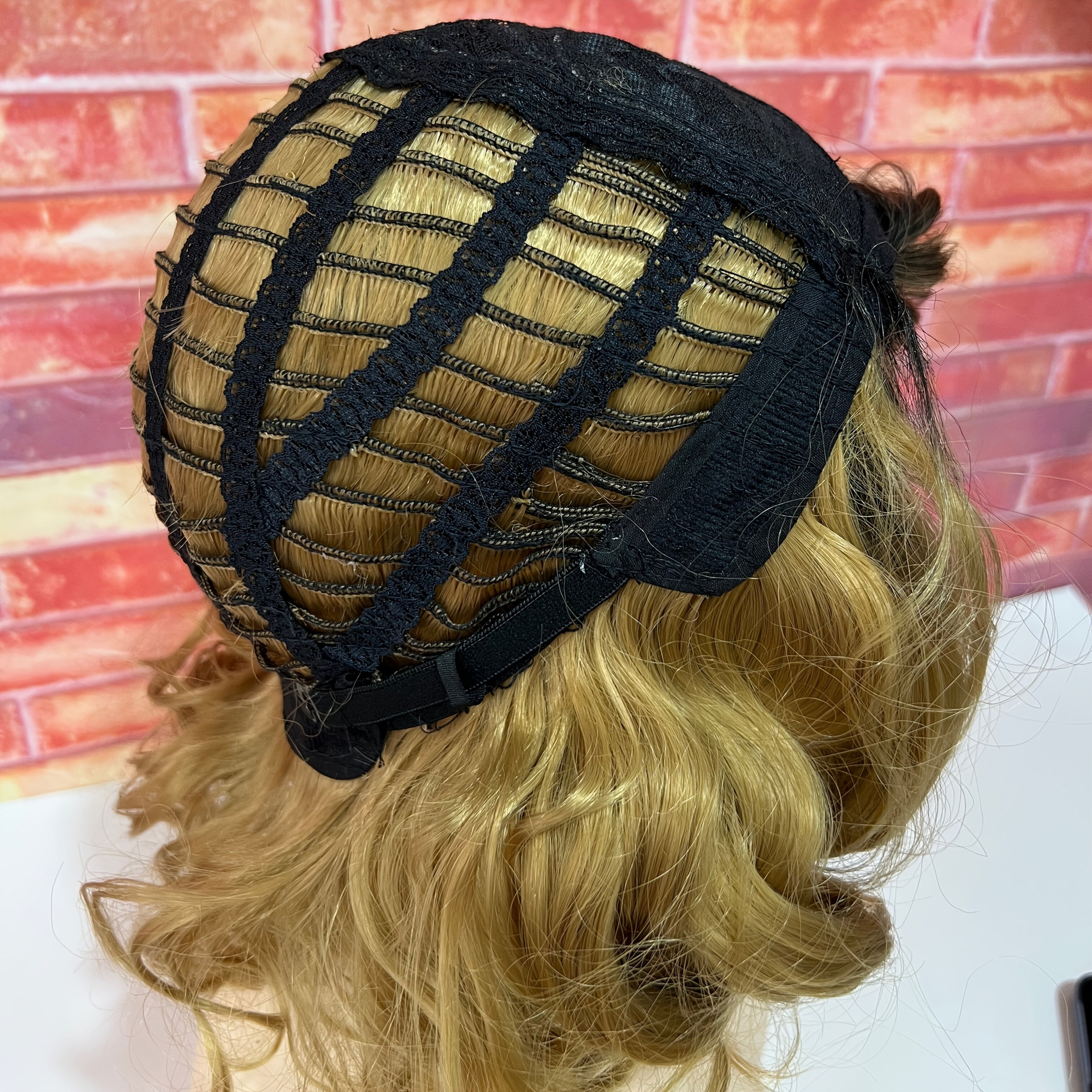 Local Warehouse Wigs for Women Ombre Blonde Wave Wigs with Dark Roots Synthetic Wave Bob Wig for Women Synthetic Curly Haircut Wig Trendy Style Wigs for Halloween Christmas Party Easy-to-Wear Beginner Friendly